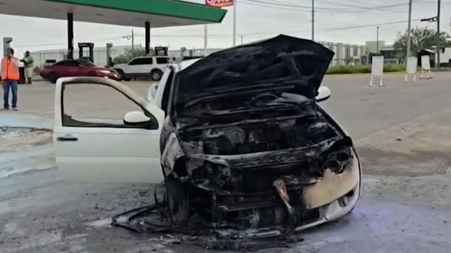 Se Incendia Camioneta Frente a Gasolinera en Piedras Negras